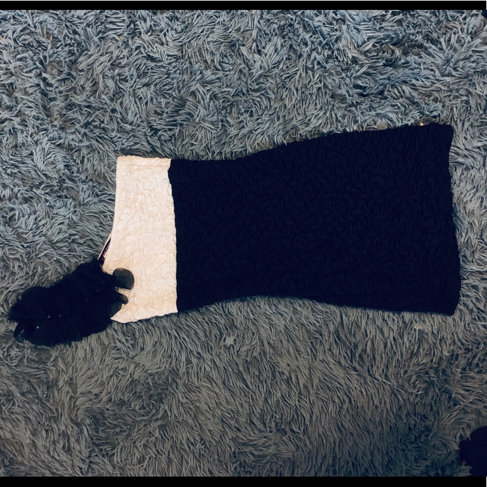 *GORGEOUS One shoulder, tight fit cocktail Dress!*